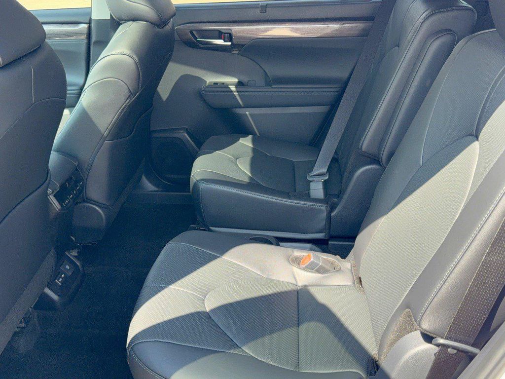 صورة مصغرة 25 لـ 2026 Toyota HIGHLANDER LIMITED