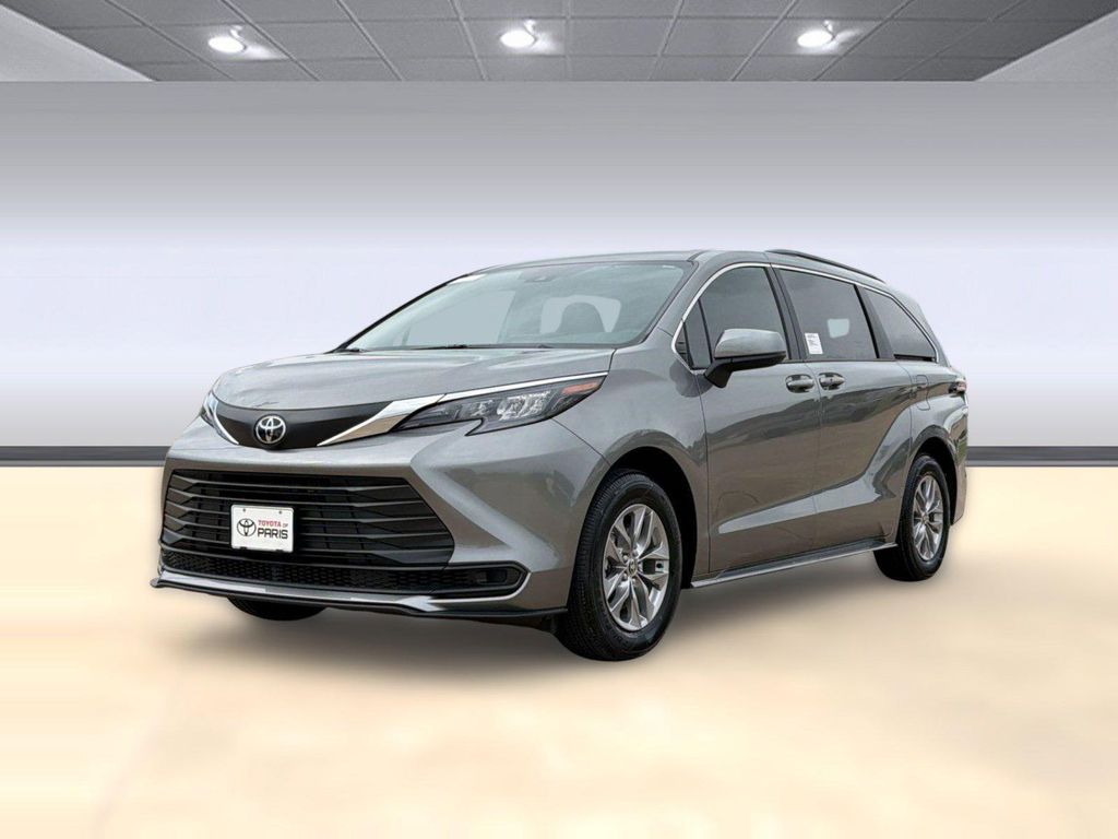 New 2026 Toyota Sienna LE