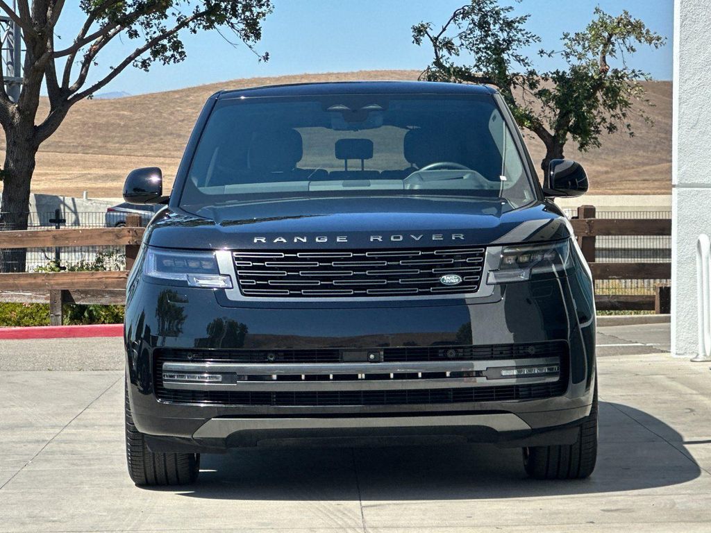 2025 LAND Rover RANGE ROVER P550E SE photo 8