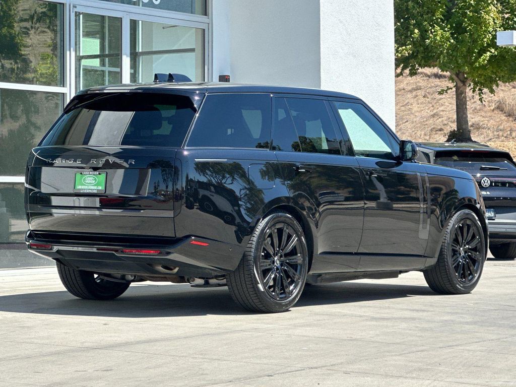 2025 LAND Rover RANGE ROVER P550E SE photo 5