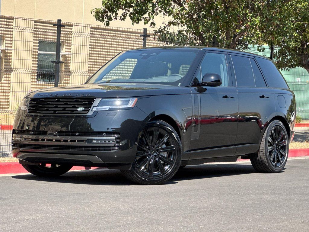 New 2026 Land Rover Range Rover P550e SE