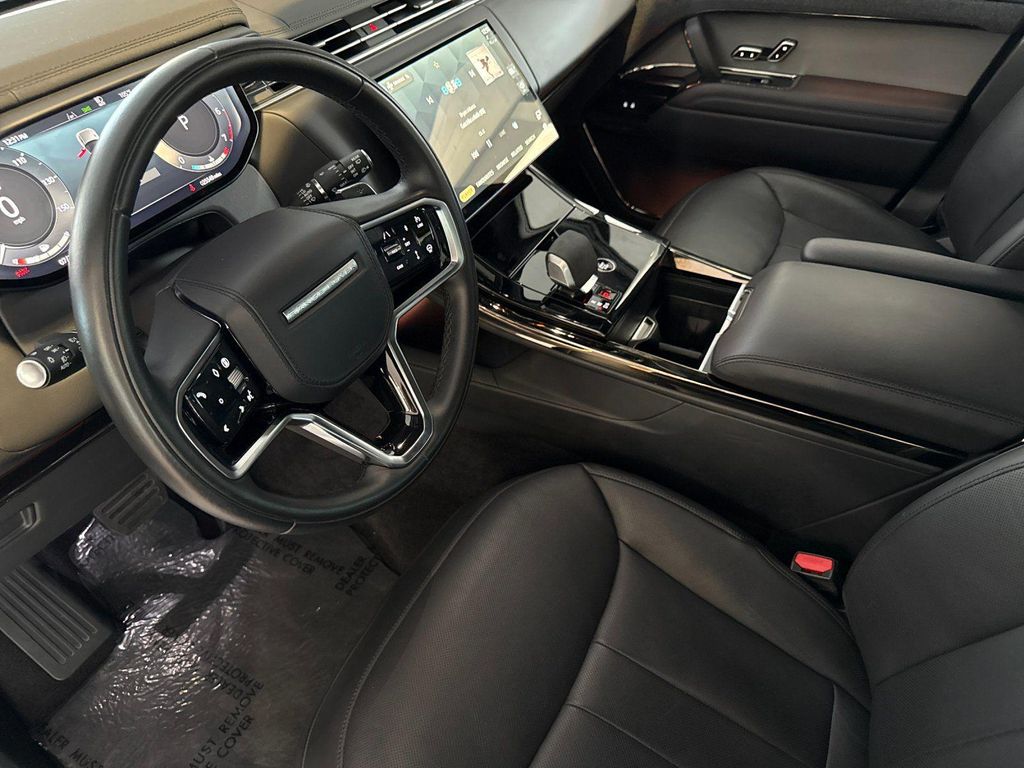 صورة 9 لـ 2025 LAND Rover RANGE ROVER SPORT SE