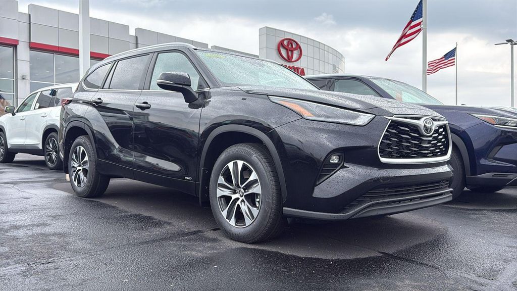 New 2026 Toyota Highlander Hybrid XLE