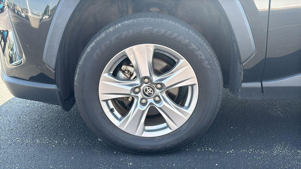 2025 Toyota RAV4 XLE 照片 9