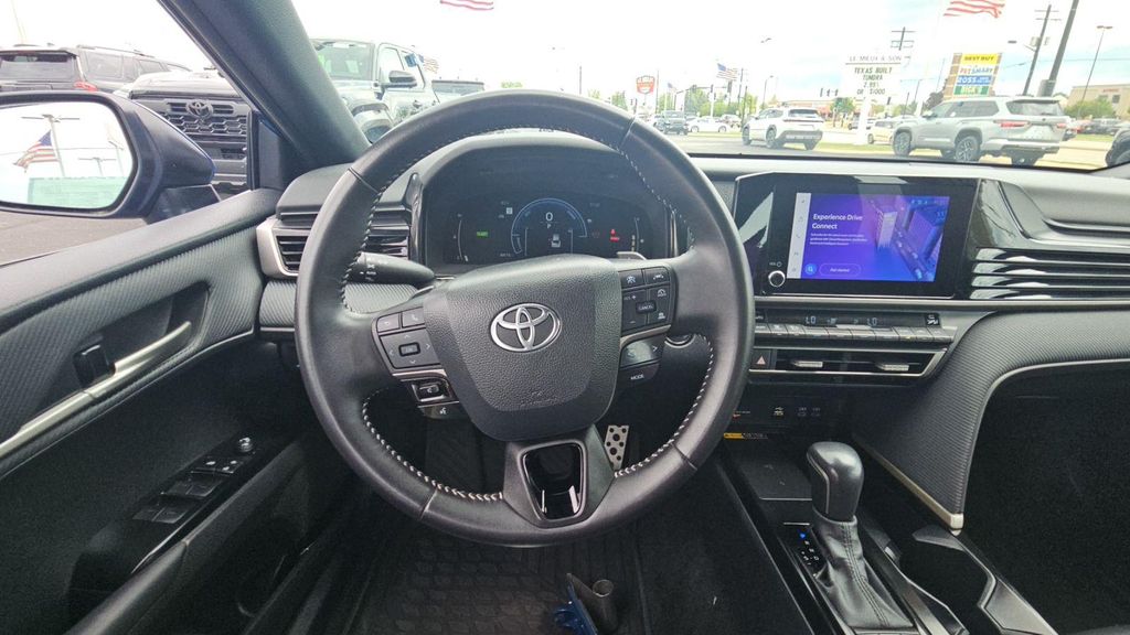 صورة 10 لـ 2025 Toyota CAMRY SE