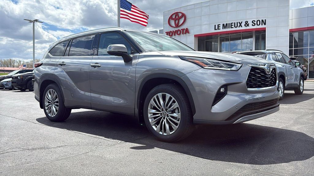 New 2026 Toyota Highlander Platinum