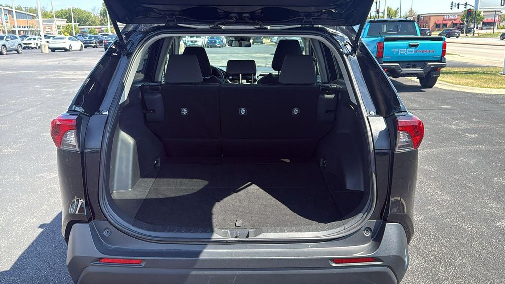 صورة مصغرة 23 لـ 2025 Toyota RAV4 XLE