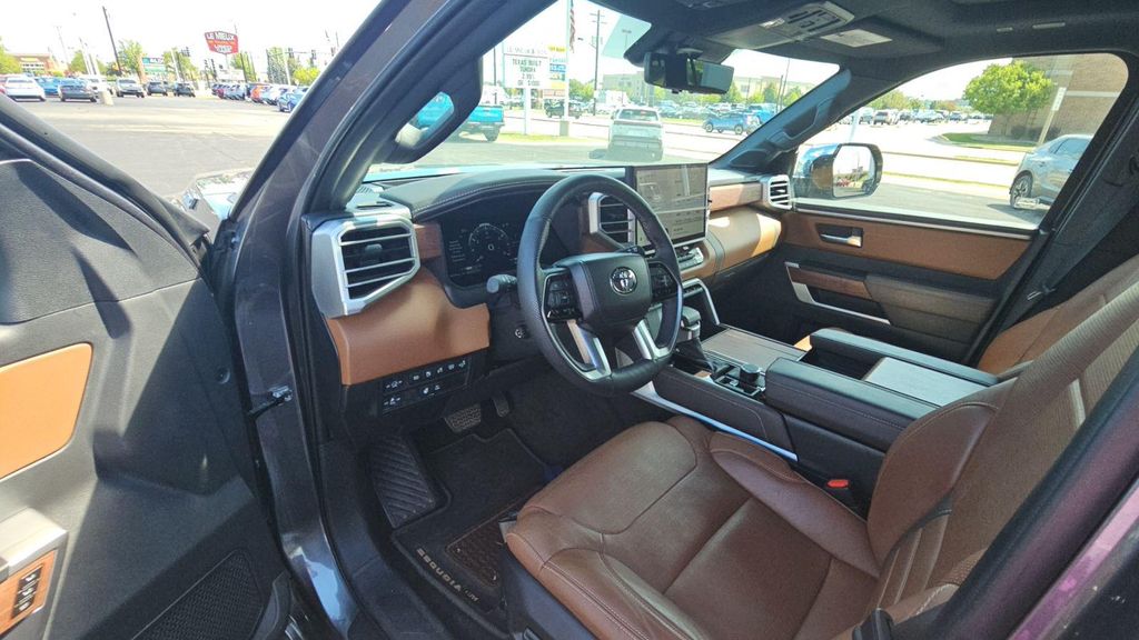 صورة 23 لـ 2025 Toyota SEQUOIA 1794 EDITION