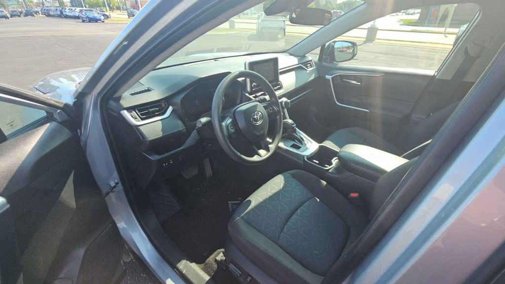 2025 Toyota RAV4 XLE 缩略图 24
