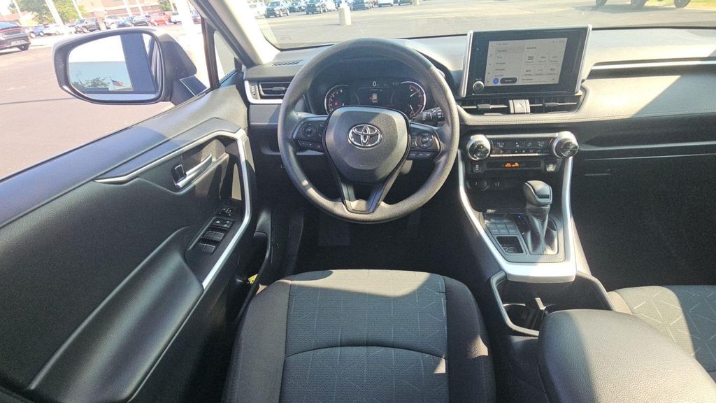2025 Toyota RAV4 XLE 缩略图 9