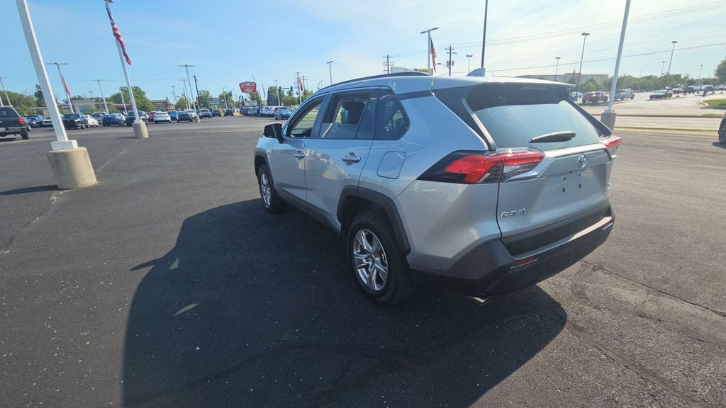 2025 Toyota RAV4 XLE 缩略图 5