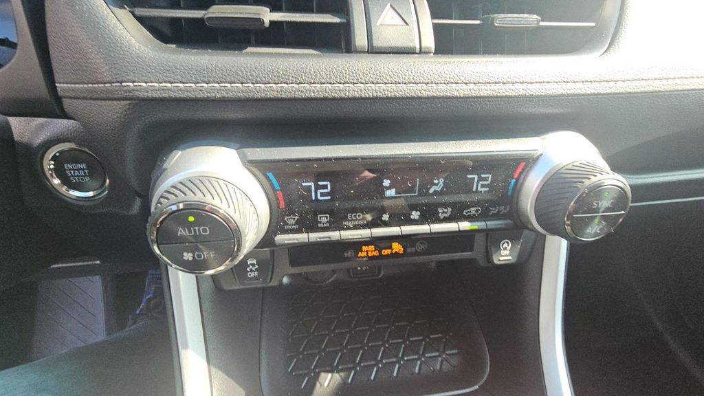 2025 Toyota RAV4 XLE 缩略图 18