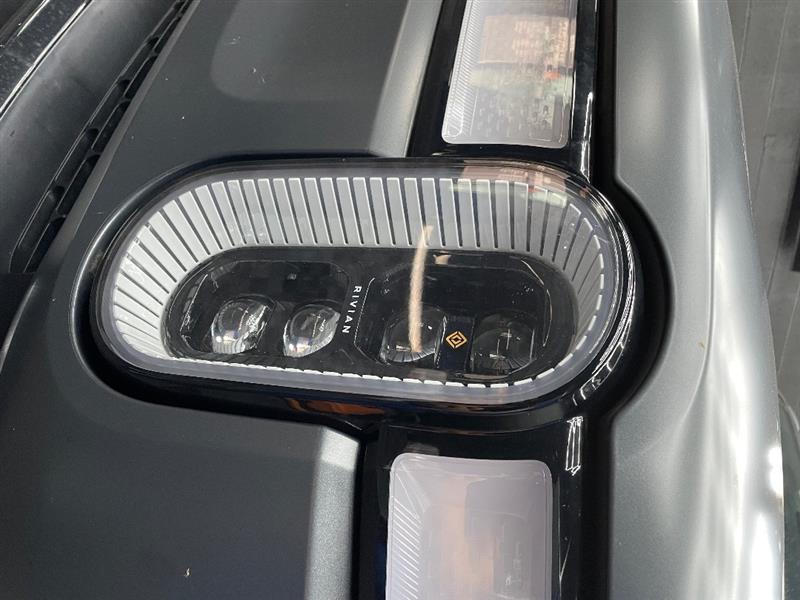 2022 Rivian R1T ADVENTURE PACKAGE — миниатюра 11