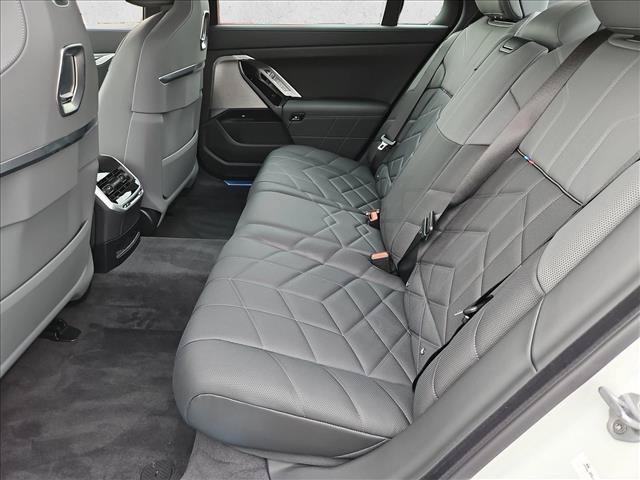 صورة مصغرة 16 لـ 2026 BMW I7 EDRIVE50