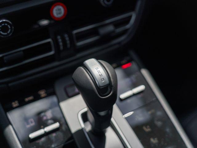 2026 Porsche MACAN T — миниатюра 27