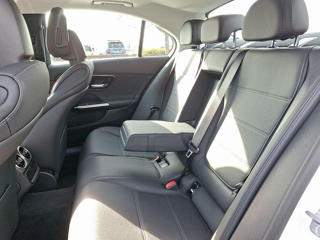 صورة 10 لـ 2025 Mercedes-BENZ C-CLASS