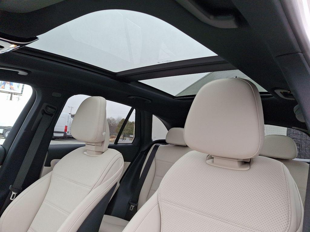 MERCEDES-BENZ GLC - 10