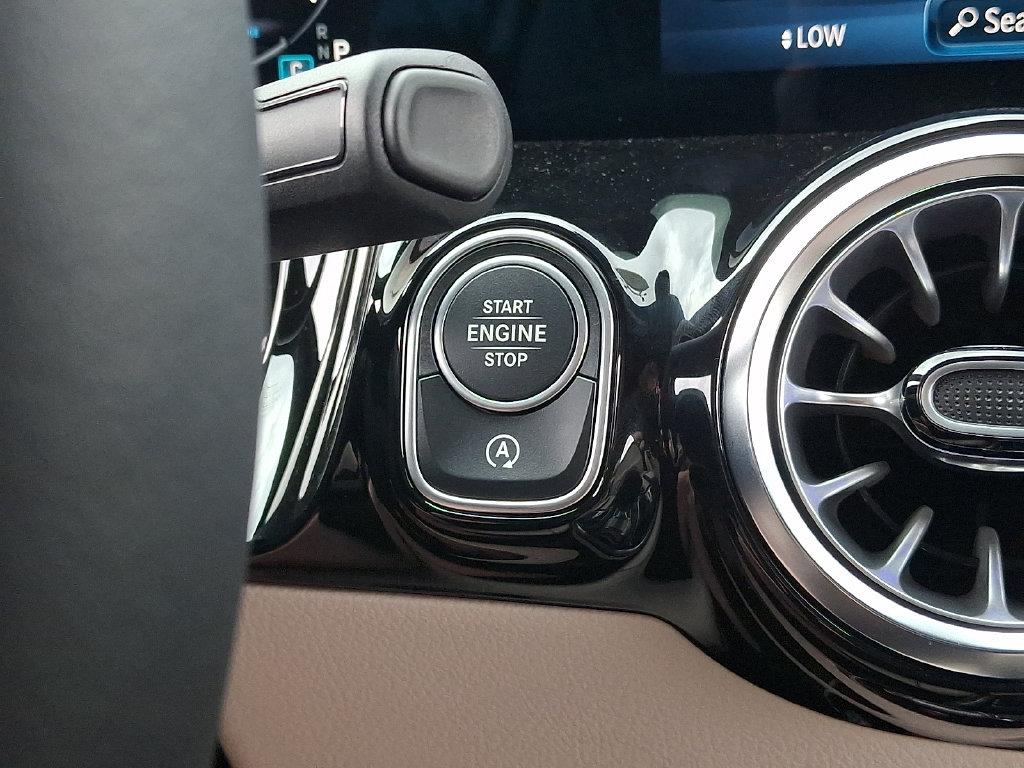 2026 Mercedes-BENZ GLA — миниатюра 17