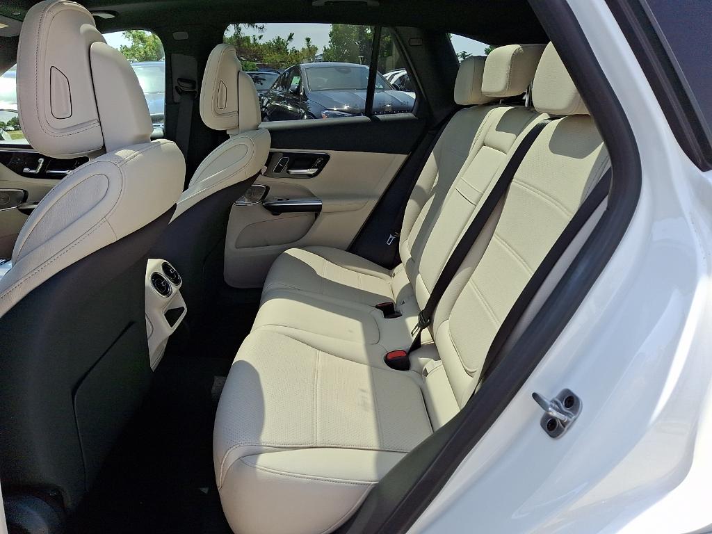 2026 Mercedes-BENZ GLC photo 8