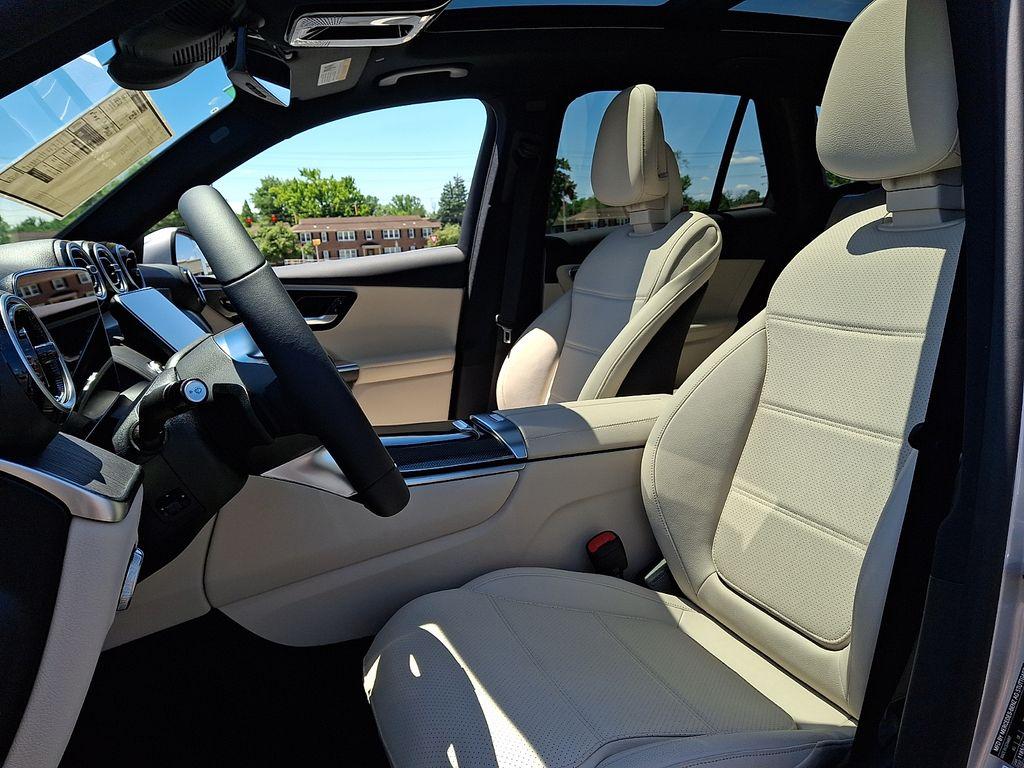 2026 Mercedes-BENZ GLC — миниатюра 11