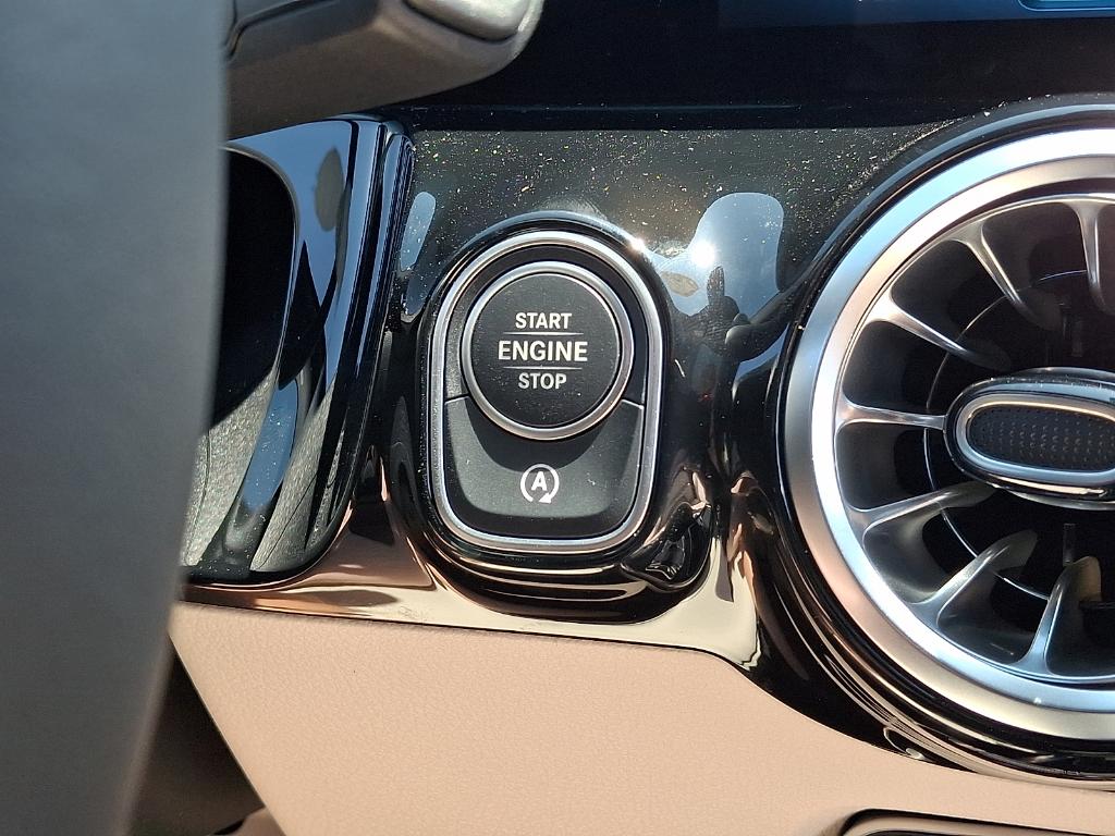 2026 Mercedes-BENZ GLA — миниатюра 17