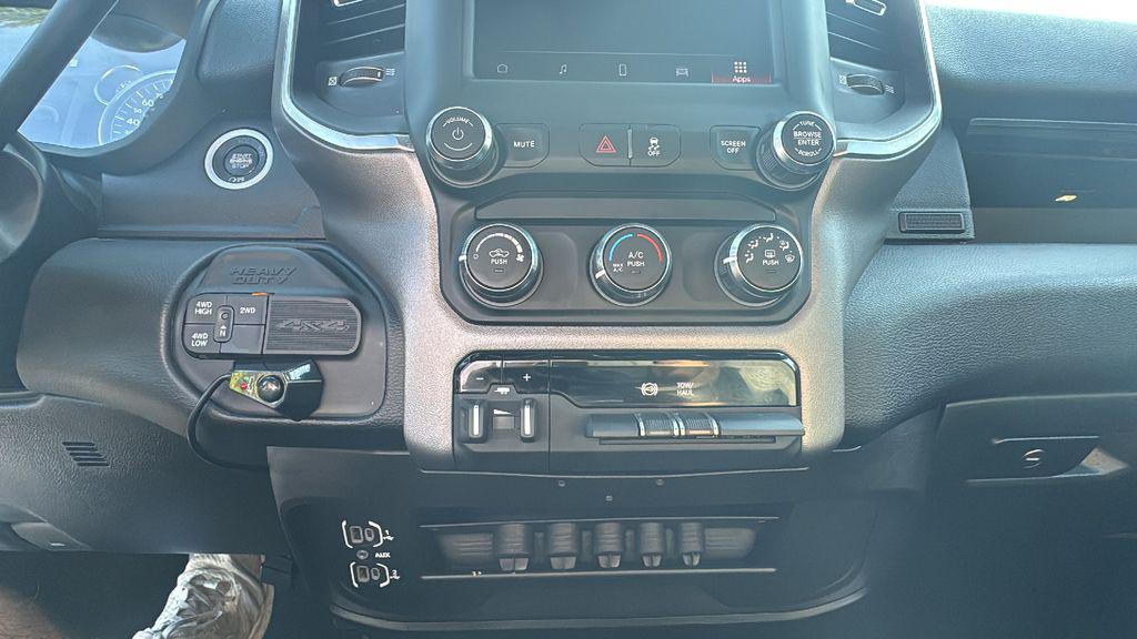 2024 RAM 3500 BIG HORN CREW CAB 4X4 8' BOX 缩略图 21