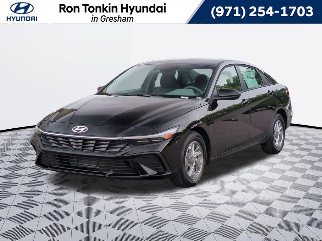 New 2026 Hyundai ELANTRA SE