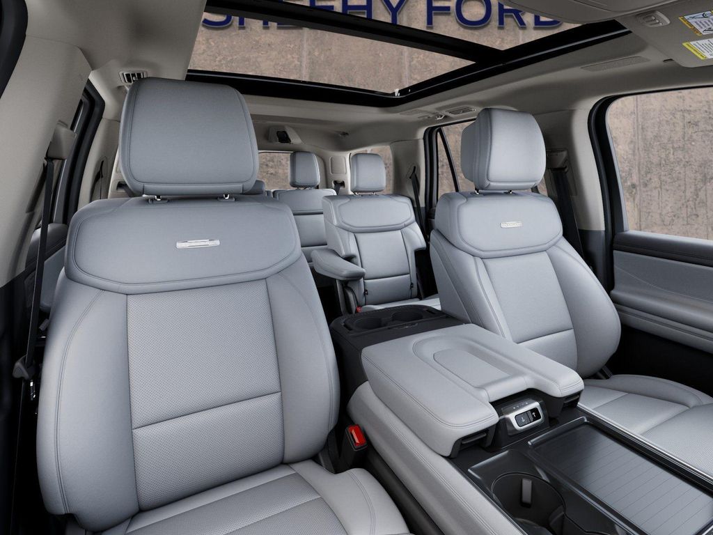 صورة 10 لـ 2027 FORD EXPEDITION PLATINUM
