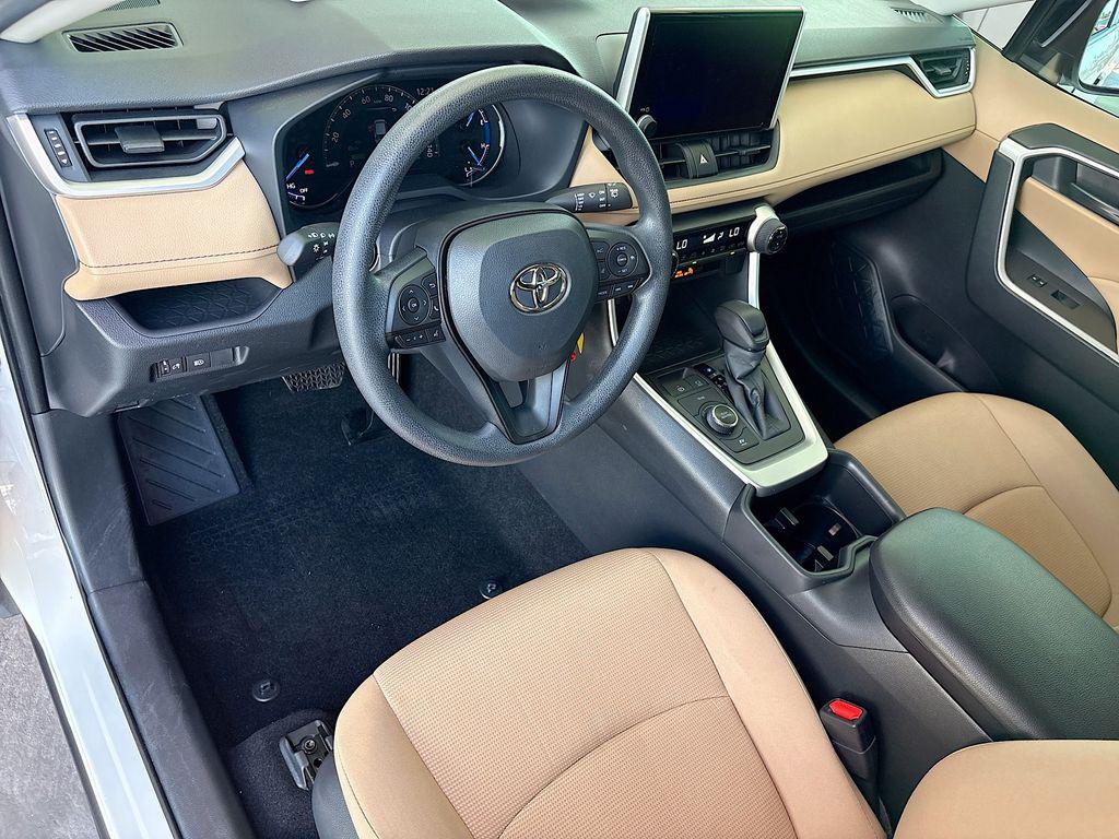 2025 Toyota RAV4 HYBRID LE 照片 9