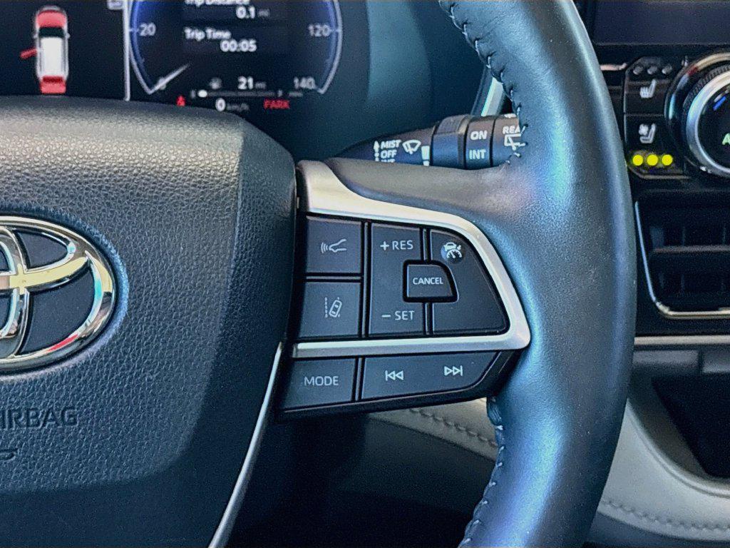 2023 Toyota HIGHLANDER LIMITED — миниатюра 12
