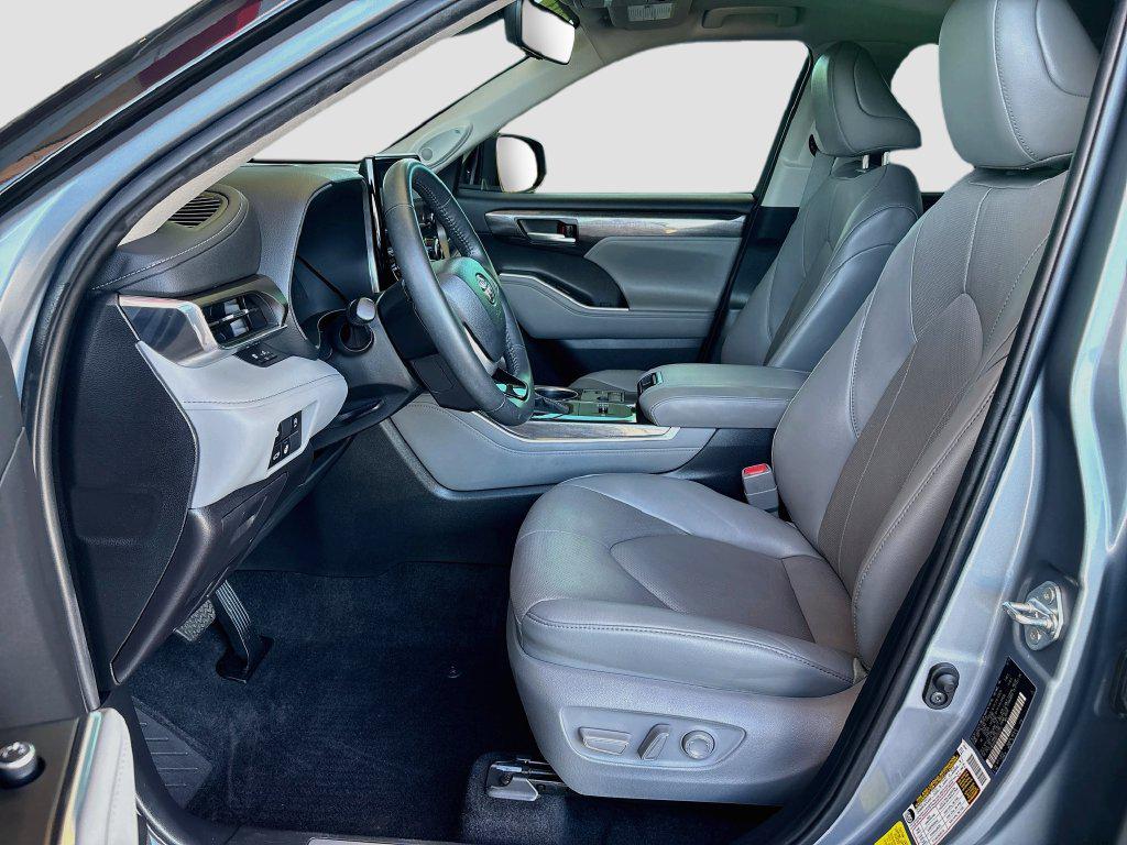2023 Toyota HIGHLANDER LIMITED — миниатюра 19