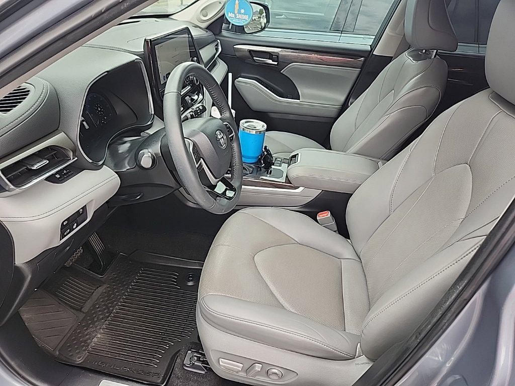 2023 Toyota HIGHLANDER LIMITED photo 8