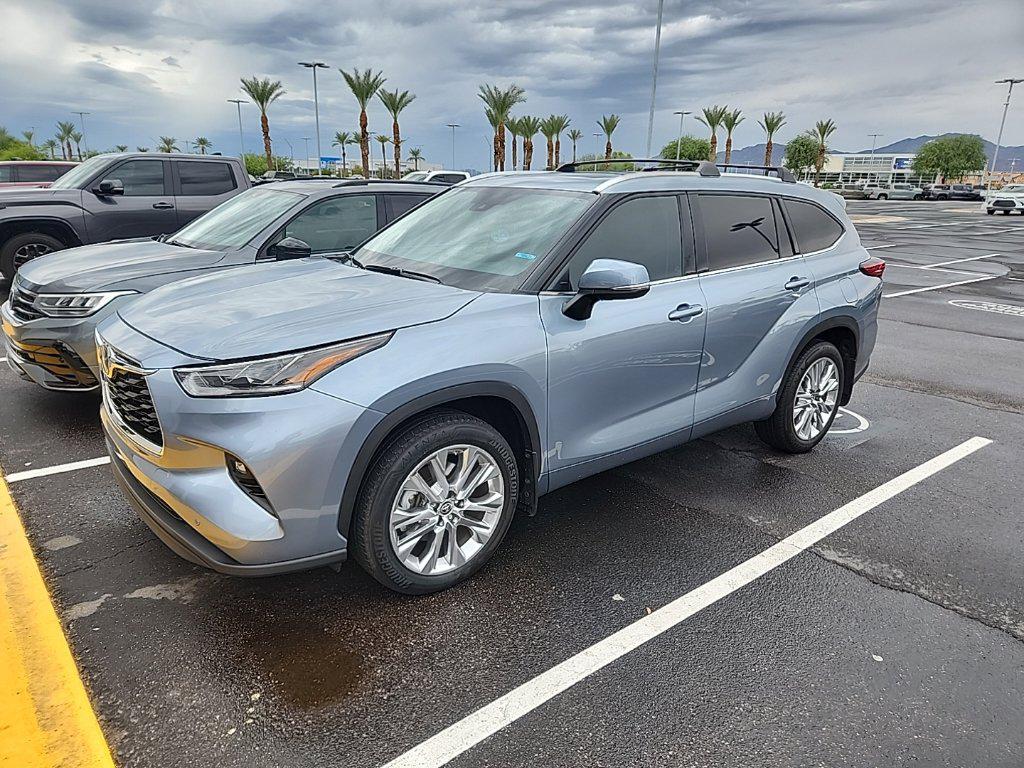 صورة مصغرة 11 لـ 2023 Toyota HIGHLANDER LIMITED