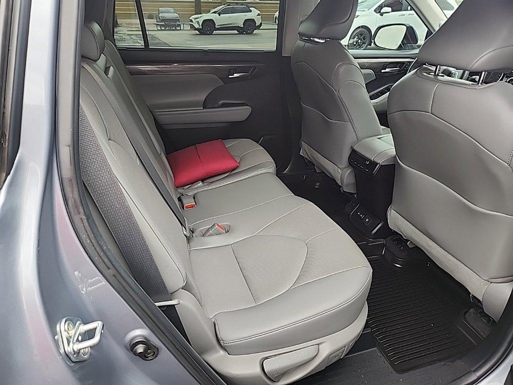 2023 Toyota HIGHLANDER LIMITED photo 10