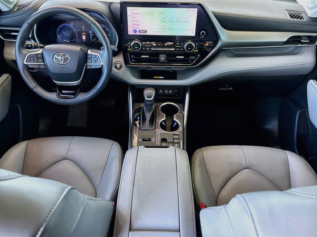 2023 Toyota HIGHLANDER LIMITED — миниатюра 13
