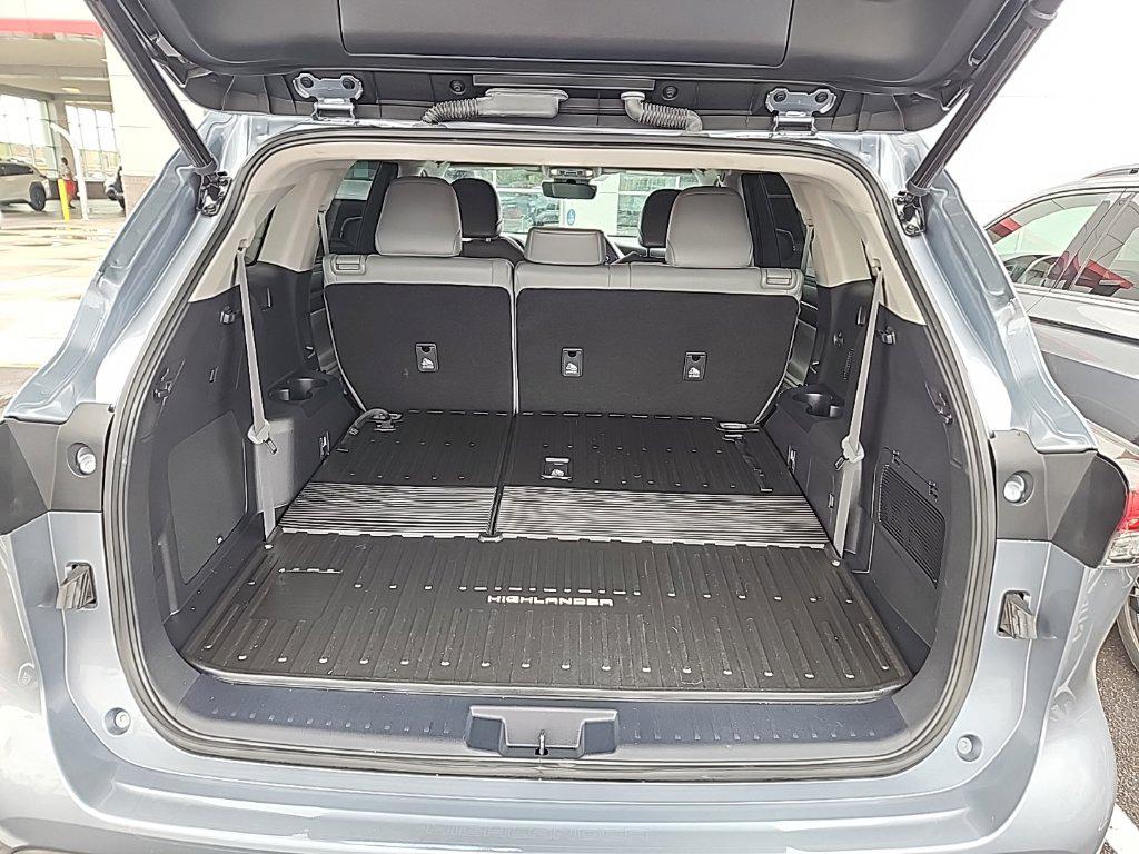 2023 Toyota HIGHLANDER LIMITED photo 9