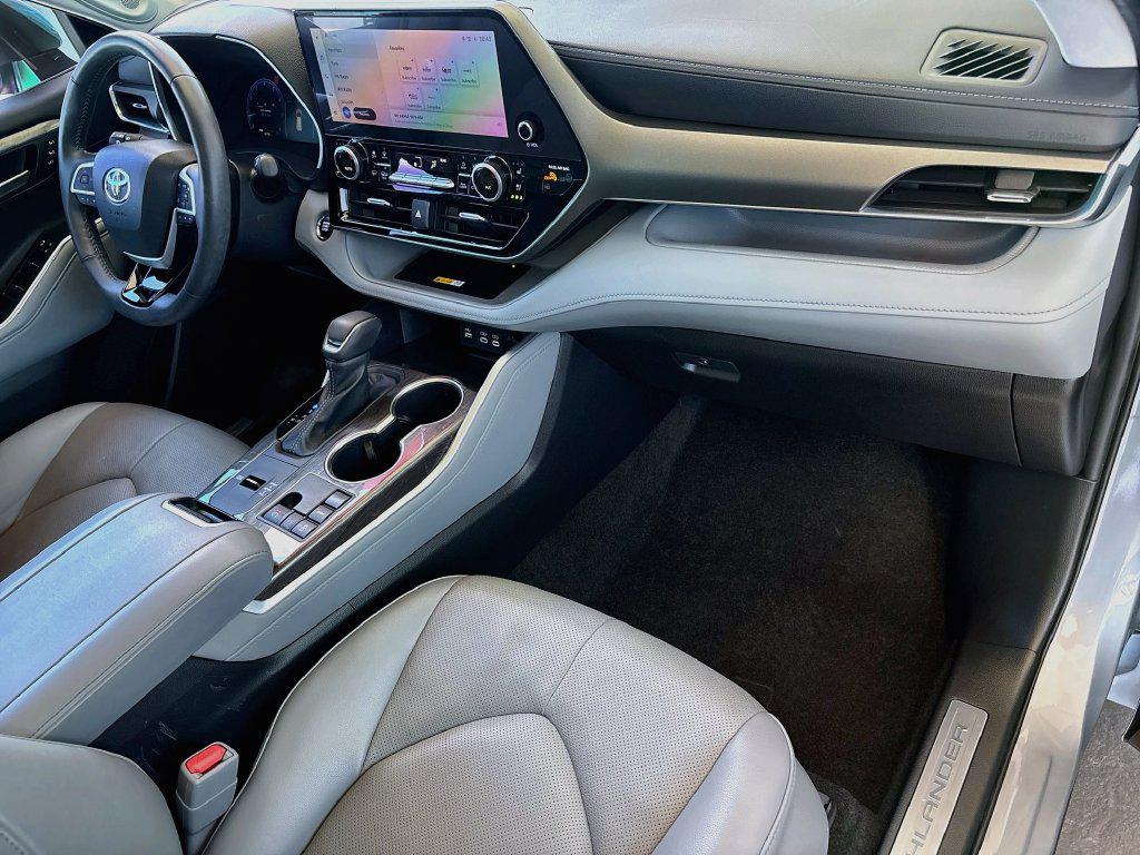 2023 Toyota HIGHLANDER LIMITED — миниатюра 17