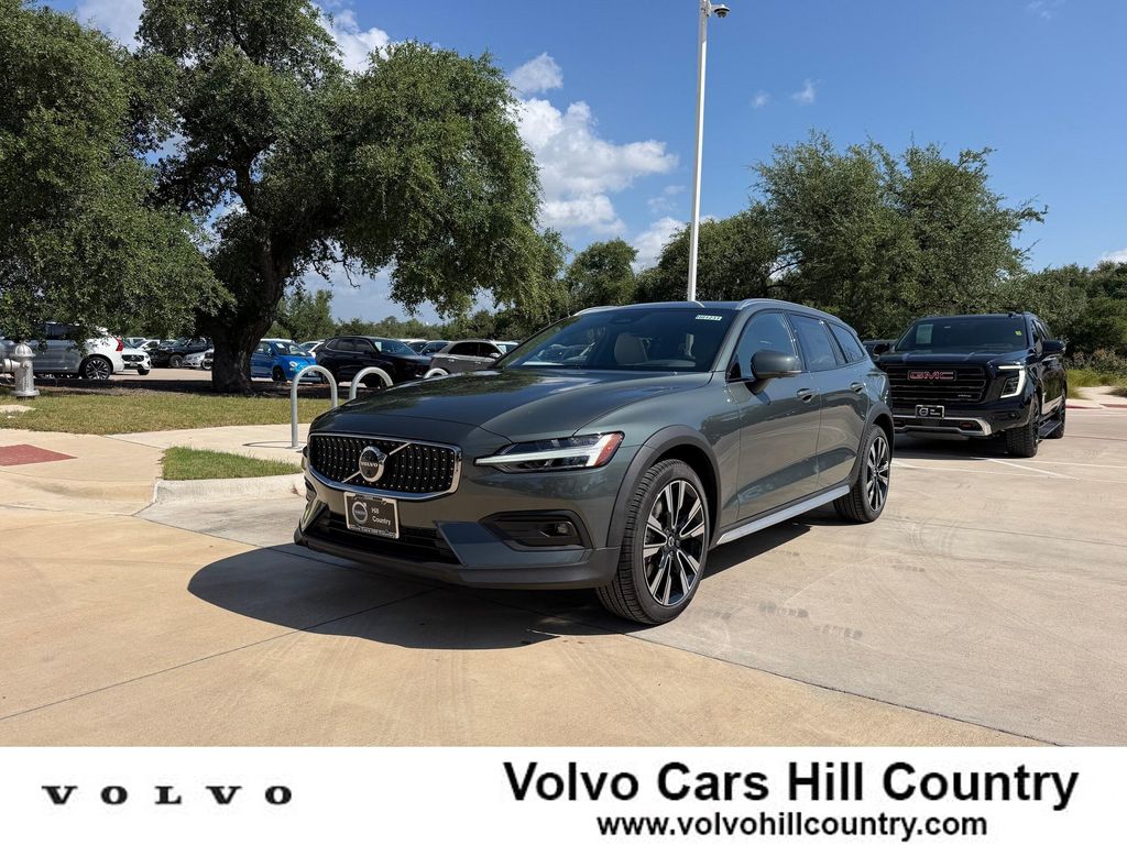 New 2026 Volvo V60 Cross Country Ultra, B5 AWD Gas (mild hybrid)