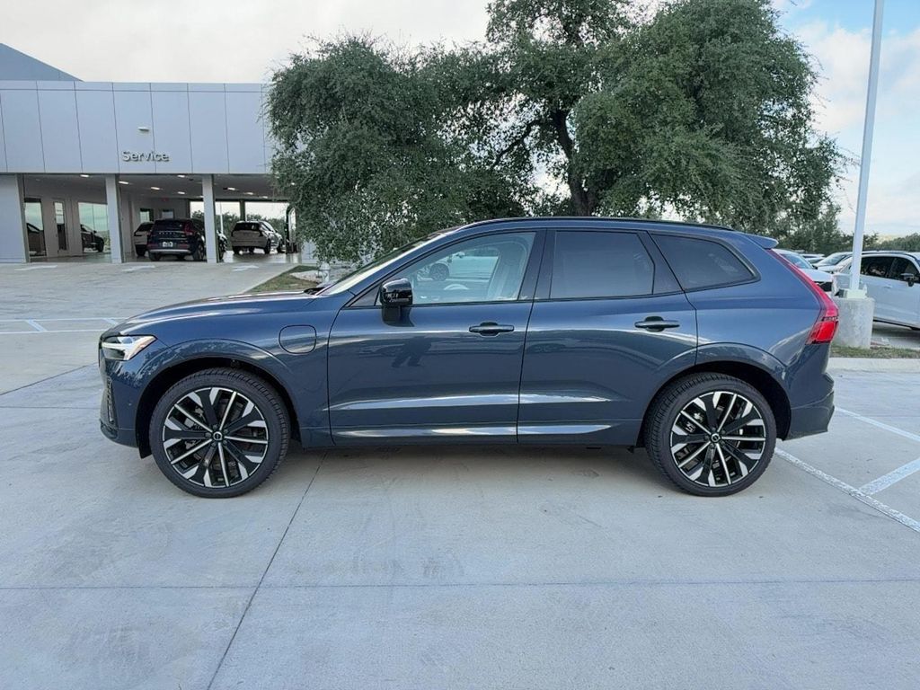 2026 Volvo XC60 PLUG-IN HYBRID ULTRA, T8 AWD ELECTRIC/GASOLIN — фото 3