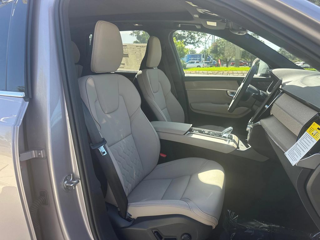 2026 Volvo XC90 PLUS, B6 AWD GAS (MILD HYBRID), GASOLINE, BRI — фото 8