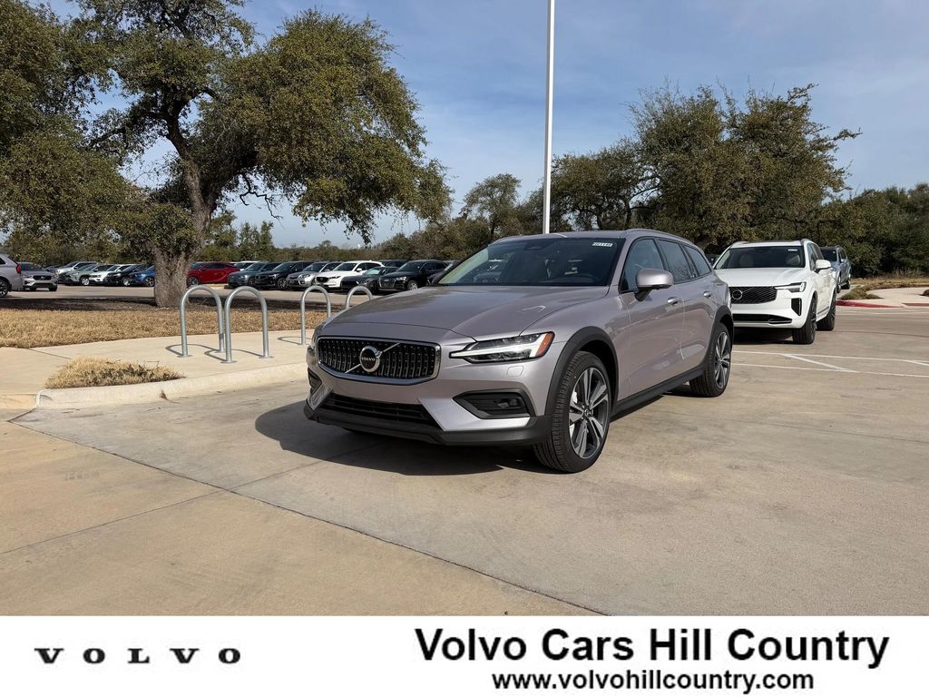 New 2026 Volvo V60 Cross Country Plus, B5 AWD Gas (mild hybrid)
