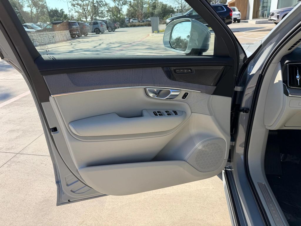 2026 Volvo XC90 ULTRA, B6 AWD GAS (MILD HYBRID), GASOLINE, BR — миниатюра 17