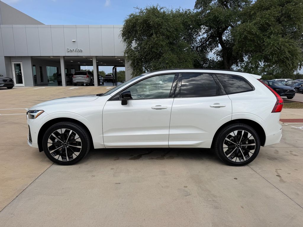2026 Volvo XC60 B5 PLUS thumbnail 3