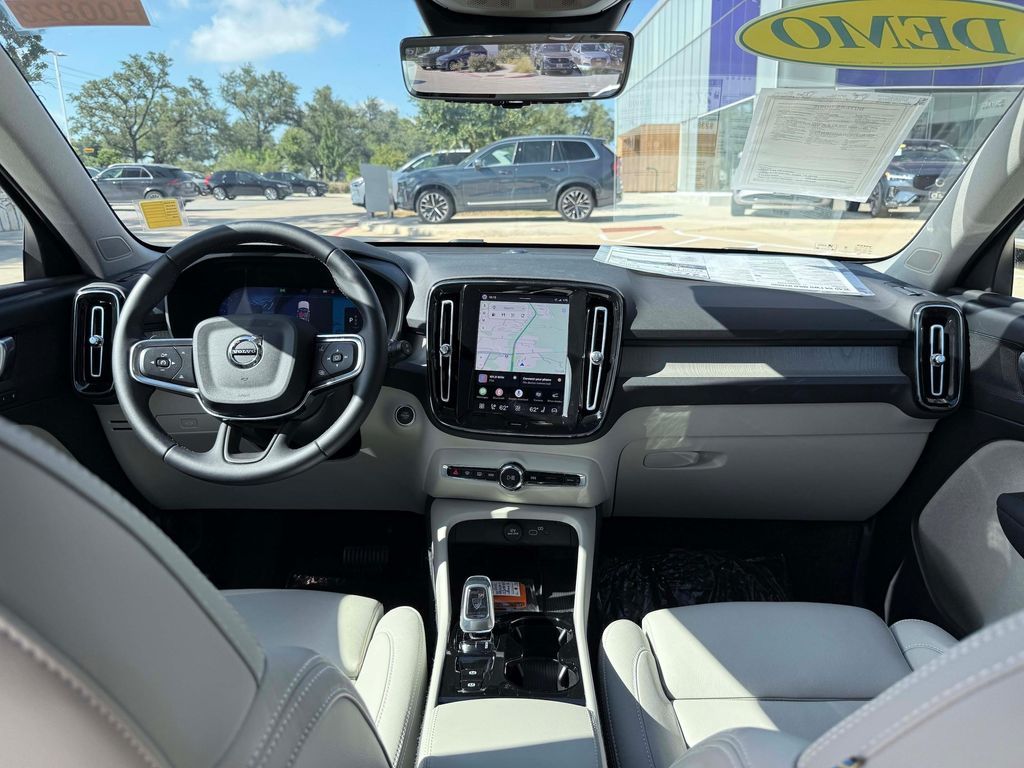 2026 Volvo XC40 PLUS, B4 FWD GAS (MILD HYBRID), DARK — миниатюра 18