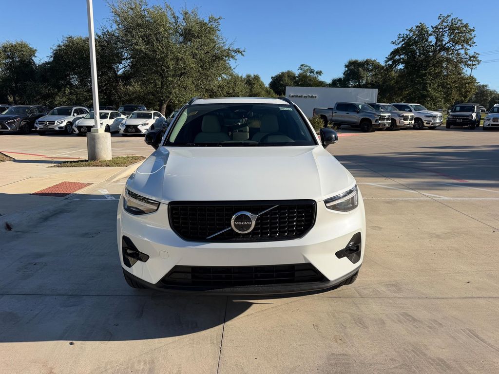 صورة 8 لـ 2026 Volvo XC40 ULTRA, B5 AWD GAS (MILD HYBRID), DARK