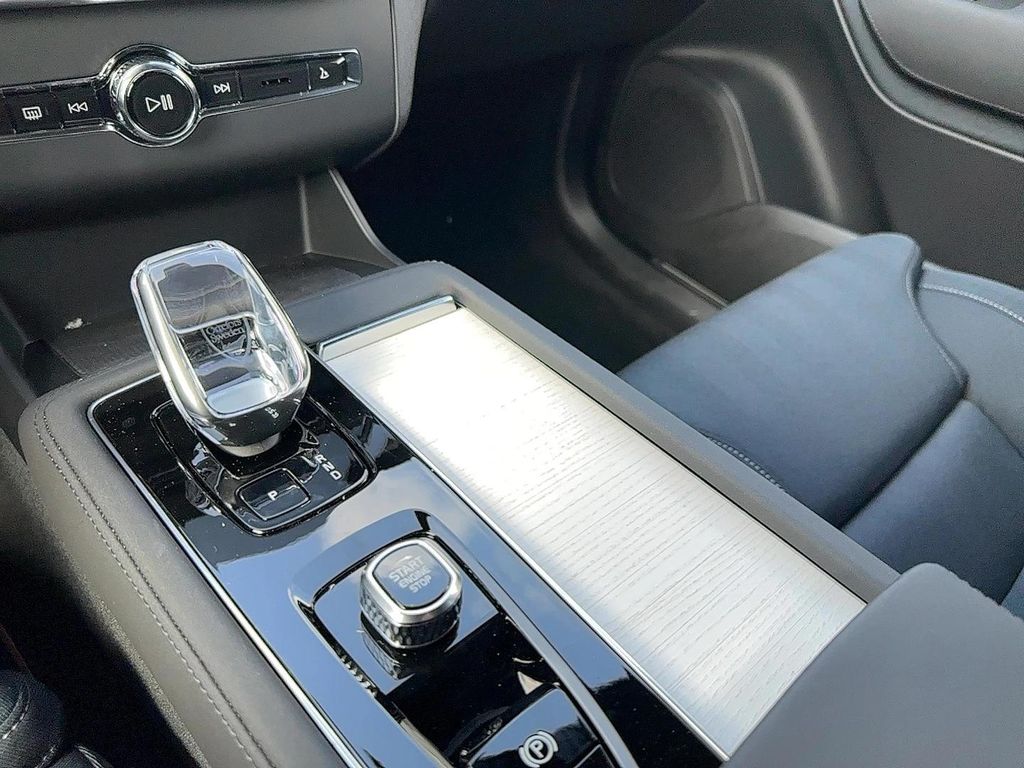 صورة مصغرة 23 لـ 2026 Volvo XC90 ULTRA DARK THEME, B6 AWD GAS (MILD HYBRID), G