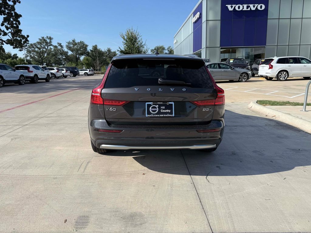 2025 Volvo V60 CROSS COUNTRY PLUS, B5 AWD GAS (MILD HYBRID) — фото 5