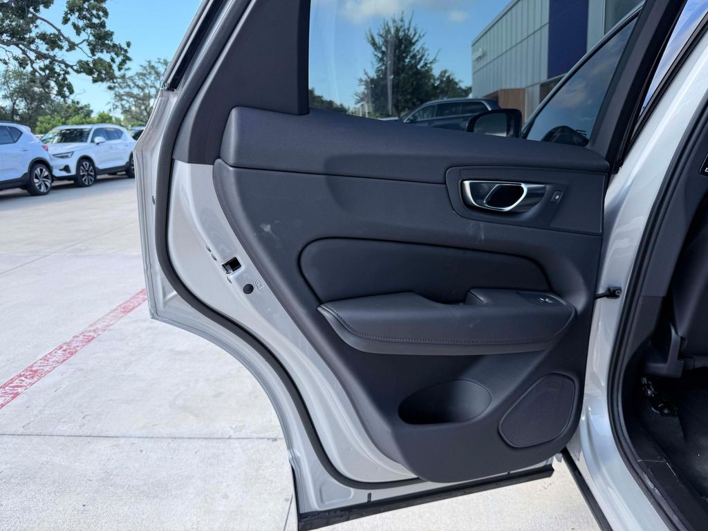 2025 Volvo XC60 B5 PLUS — миниатюра 13