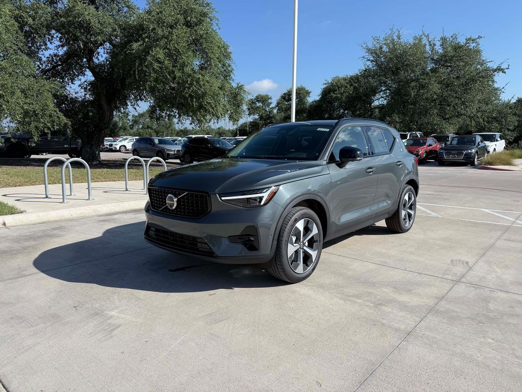 2026 Volvo XC40 PLUS, B5 AWD GAS (MILD HYBRID), DARK 缩略图 2