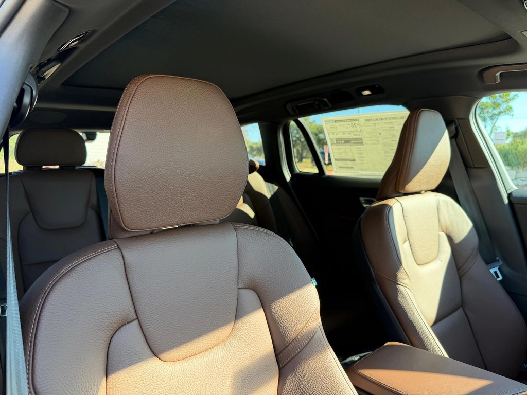 صورة 9 لـ 2026 Volvo V60 CROSS COUNTRY PLUS, B5 AWD GAS (MILD HYBRID)